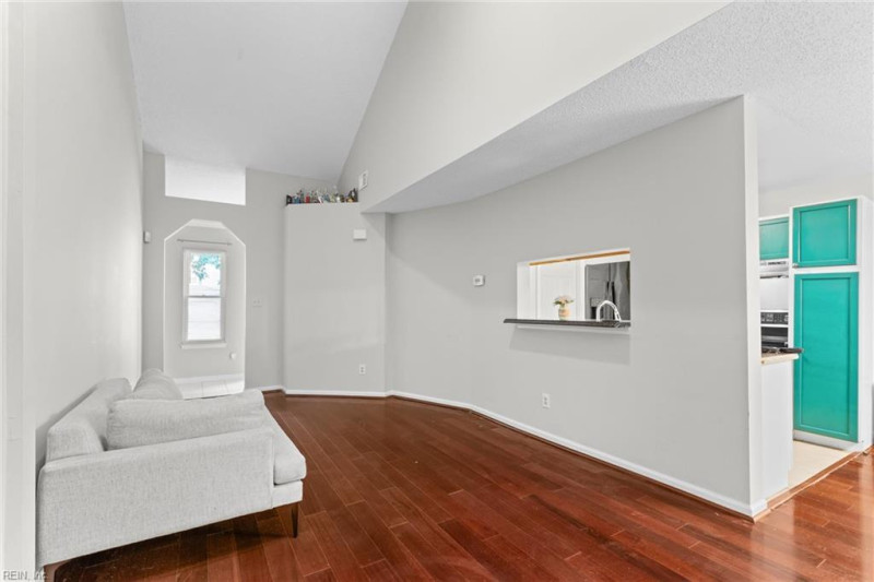Photo 4 of 20 residential for sale in Chesapeake virginia