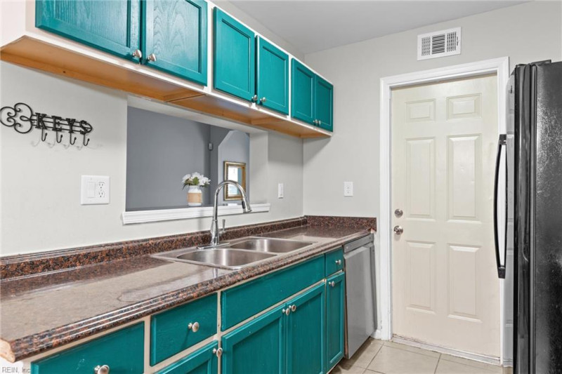 Photo 7 of 20 residential for sale in Chesapeake virginia