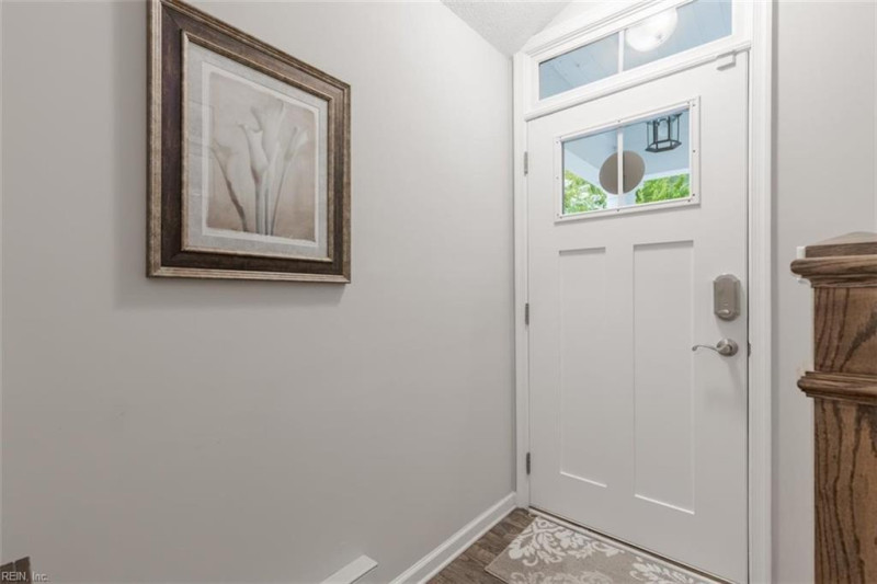 Photo 5 of 32 residential for sale in James City County virginia