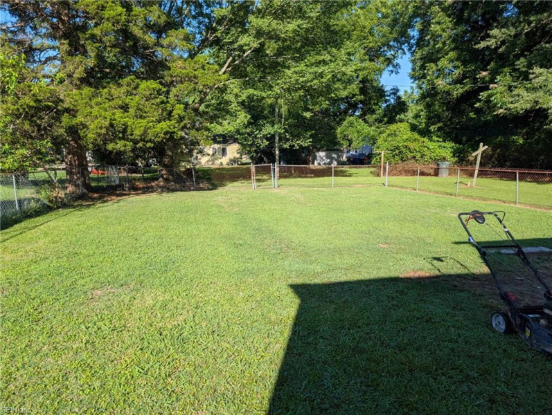 Photo 10 of 11 residential for sale in Franklin virginia