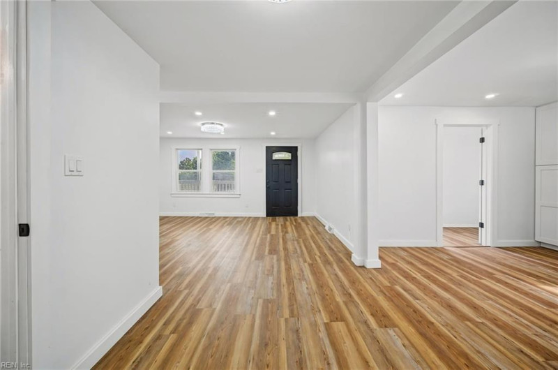 Photo 10 of 48 residential for sale in Portsmouth virginia
