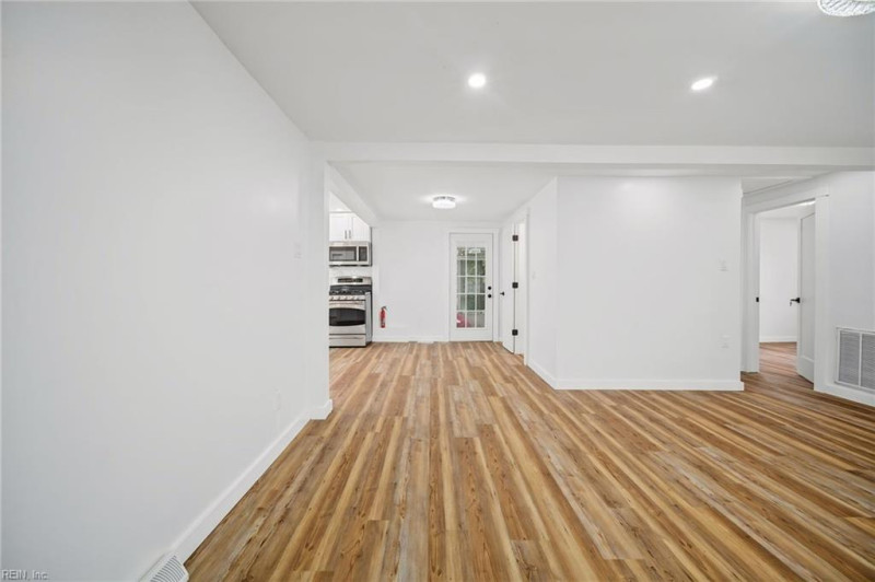 Photo 11 of 48 residential for sale in Portsmouth virginia