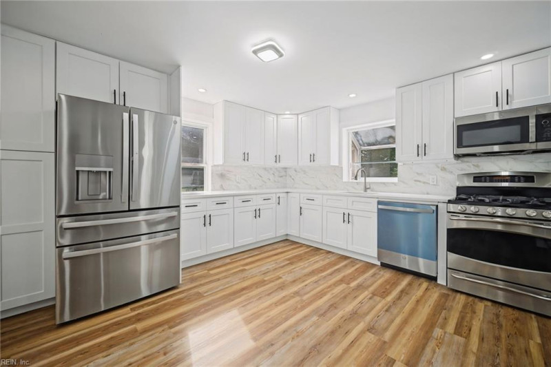 Photo 13 of 48 residential for sale in Portsmouth virginia
