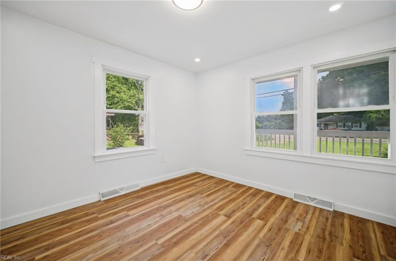 Photo 16 of 48 residential for sale in Portsmouth virginia