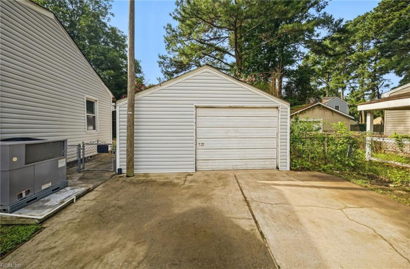 Photo 32 of 48 residential for sale in Portsmouth virginia