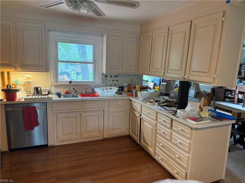 Photo 4 of 32 residential for sale in Virginia Beach virginia Photo 4 of 32 residential for sale in Virginia Beach virginia