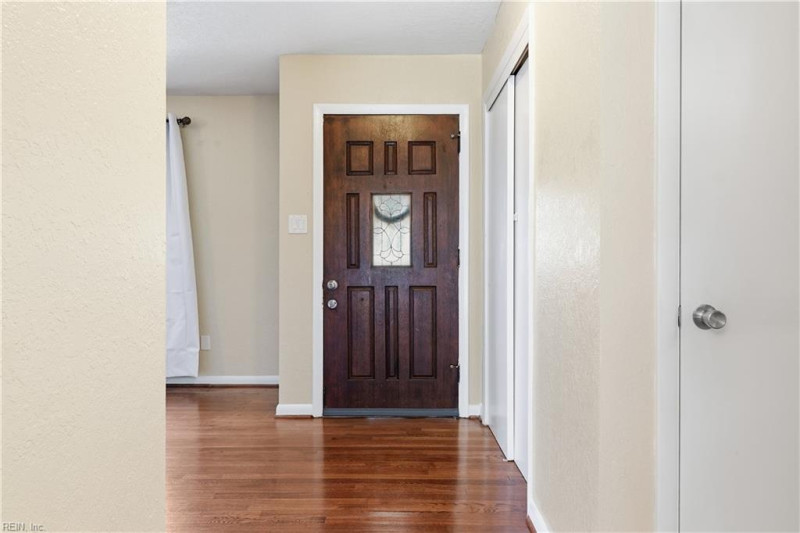 Photo 10 of 34 residential for sale in Virginia Beach virginia