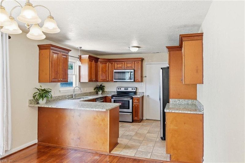 Photo 12 of 34 residential for sale in Virginia Beach virginia