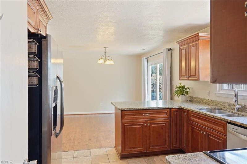 Photo 13 of 34 residential for sale in Virginia Beach virginia