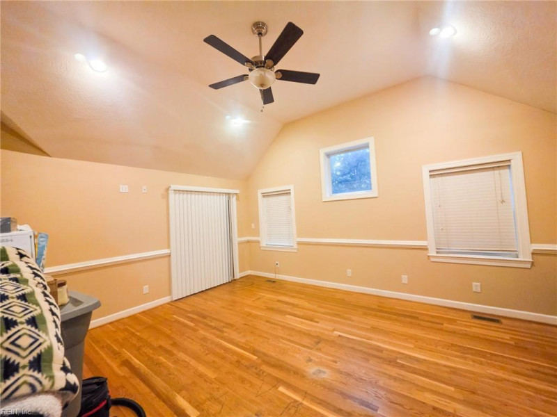 Photo 10 of 33 residential for sale in Gloucester County virginia