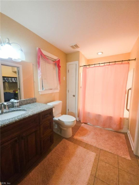 Photo 12 of 33 residential for sale in Gloucester County virginia