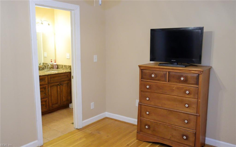 Photo 15 of 33 residential for sale in Gloucester County virginia