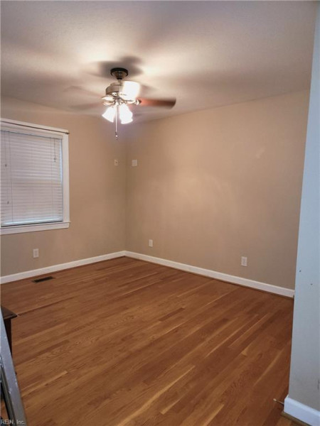 Photo 16 of 33 residential for sale in Gloucester County virginia