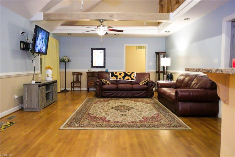 Photo 4 of 33 residential for sale in Gloucester County virginia