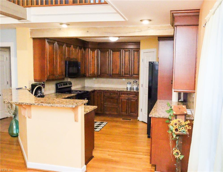 Photo 8 of 33 residential for sale in Gloucester County virginia