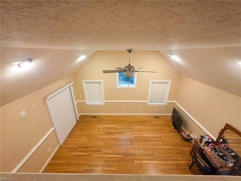 Photo 9 of 33 residential for sale in Gloucester County virginia
