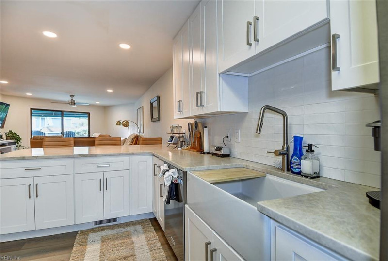 Photo 11 of 28 residential for sale in Virginia Beach virginia