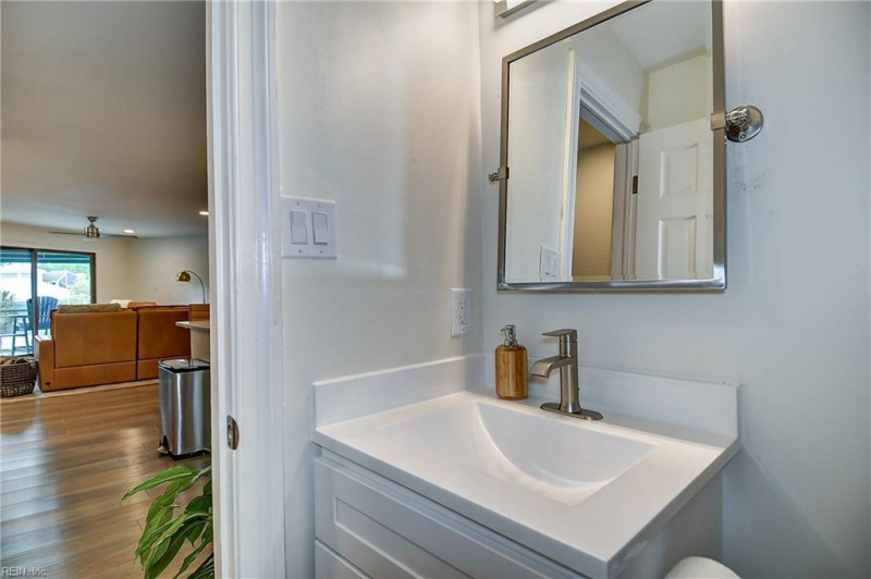 Photo 13 of 28 residential for sale in Virginia Beach virginia