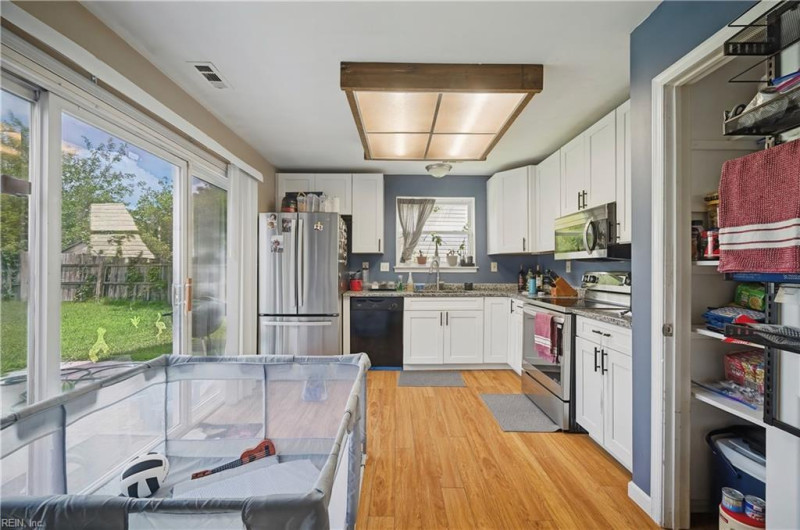 Photo 10 of 37 residential for sale in Virginia Beach virginia