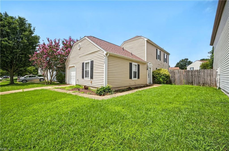 Photo 4 of 37 residential for sale in Virginia Beach virginia