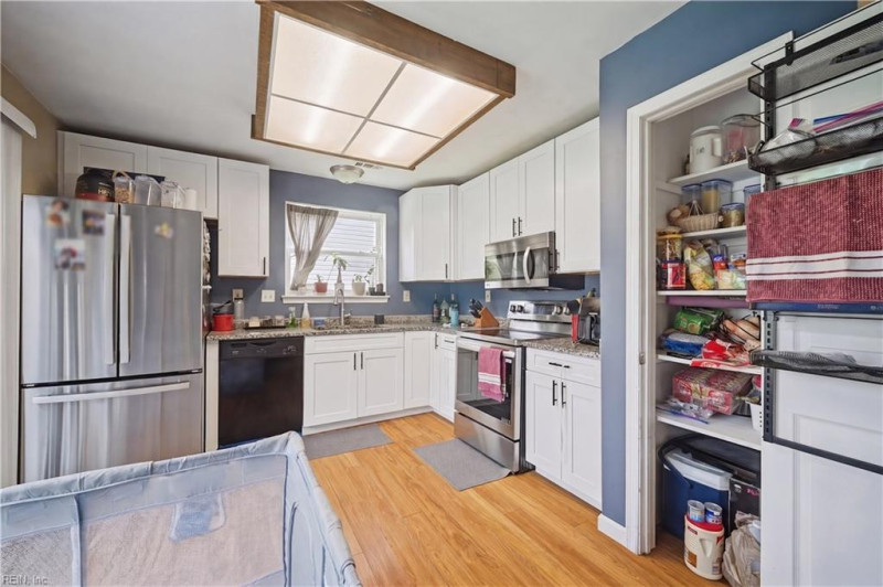 Photo 9 of 37 residential for sale in Virginia Beach virginia