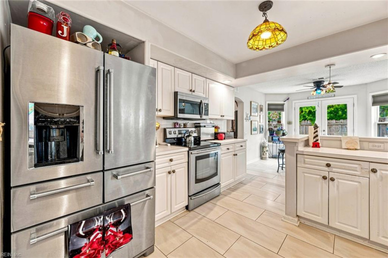 Photo 12 of 42 residential for sale in Virginia Beach virginia