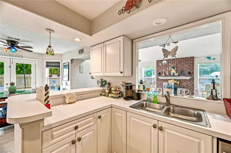 Photo 13 of 42 residential for sale in Virginia Beach virginia