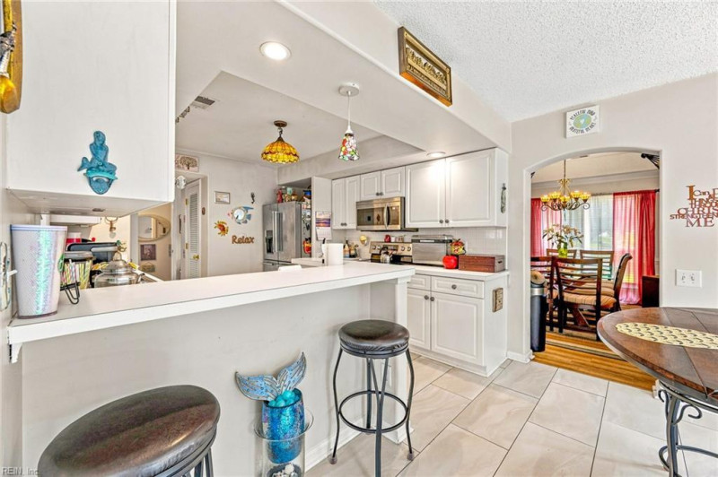 Photo 14 of 42 residential for sale in Virginia Beach virginia