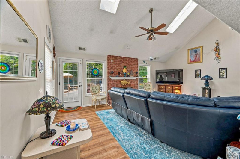 Photo 15 of 42 residential for sale in Virginia Beach virginia