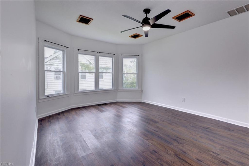 Photo 10 of 37 residential for sale in Hampton virginia