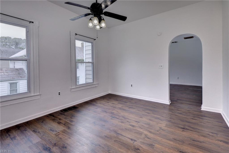 Photo 12 of 37 residential for sale in Hampton virginia