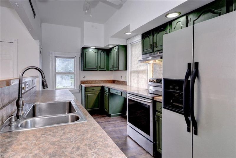 Photo 13 of 37 residential for sale in Hampton virginia