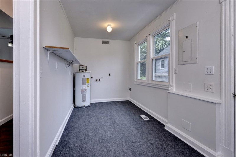 Photo 18 of 37 residential for sale in Hampton virginia