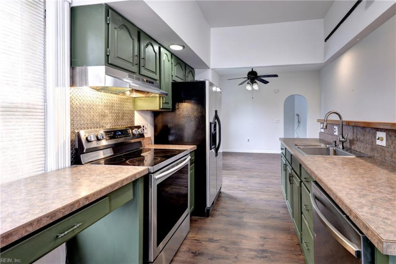 Photo 3 of 37 residential for sale in Hampton virginia
