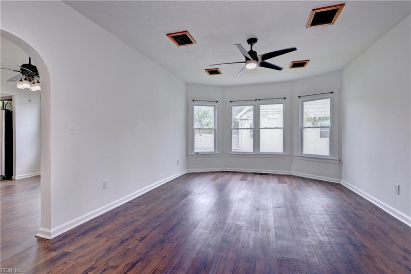 Photo 4 of 37 residential for sale in Hampton virginia