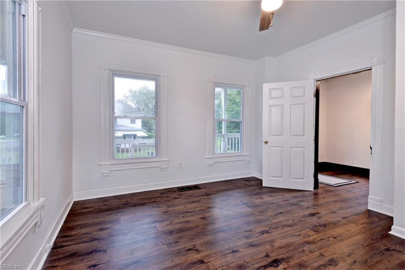 Photo 6 of 37 residential for sale in Hampton virginia