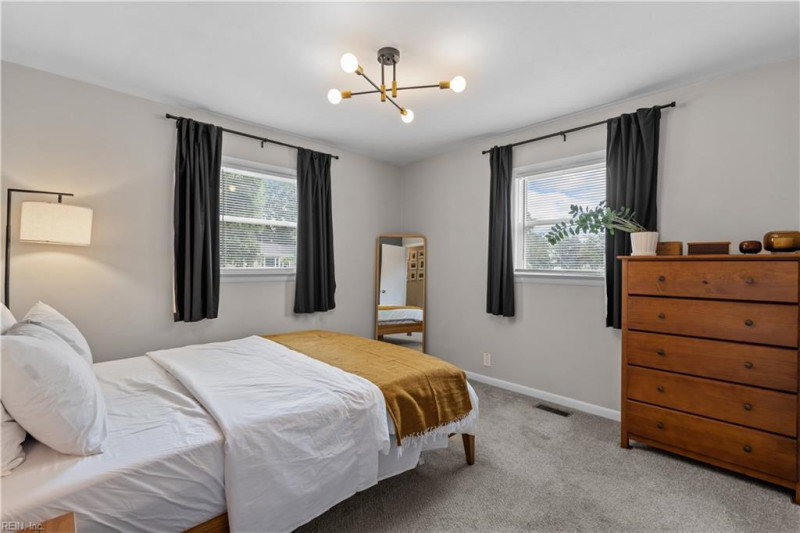 Photo 16 of 25 residential for sale in Portsmouth virginia