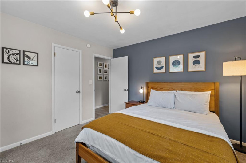 Photo 17 of 25 residential for sale in Portsmouth virginia