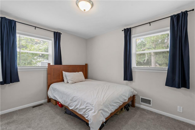 Photo 18 of 25 residential for sale in Portsmouth virginia