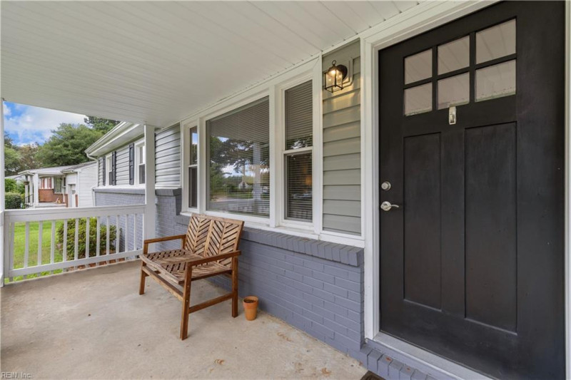 Photo 3 of 25 residential for sale in Portsmouth virginia