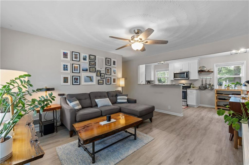 Photo 4 of 25 residential for sale in Portsmouth virginia