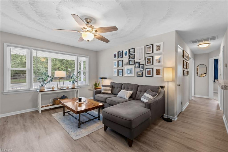 Photo 5 of 25 residential for sale in Portsmouth virginia