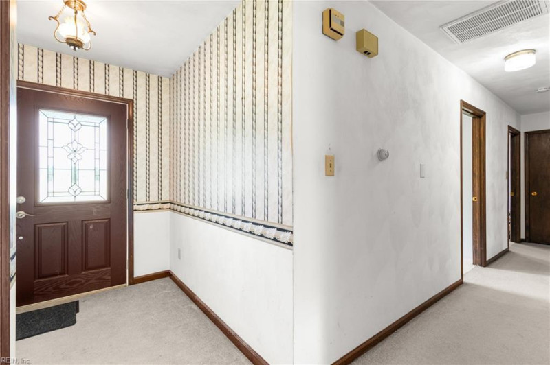 Photo 23 of 46 residential for sale in Chesapeake virginia