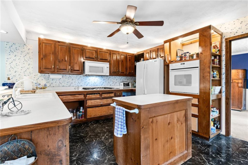 Photo 27 of 46 residential for sale in Chesapeake virginia