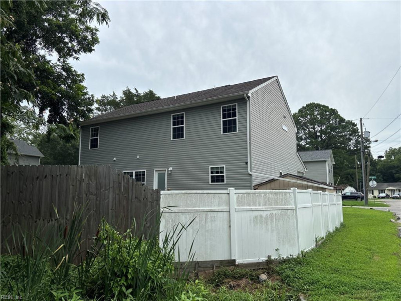 Photo 31 of 37 residential for sale in Portsmouth virginia