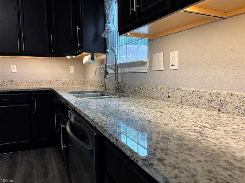 Photo 5 of 37 residential for sale in Portsmouth virginia