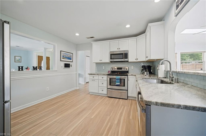 Photo 11 of 40 residential for sale in Virginia Beach virginia