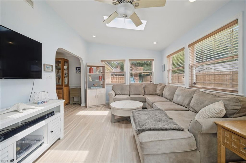 Photo 16 of 40 residential for sale in Virginia Beach virginia