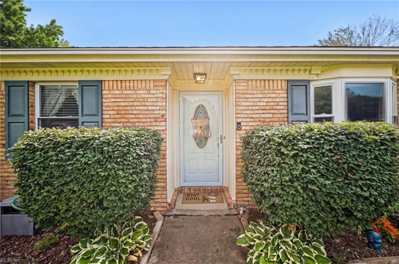 Photo 3 of 40 residential for sale in Virginia Beach virginia