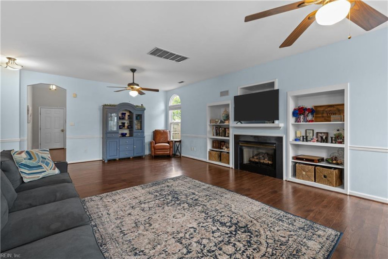 Photo 10 of 35 residential for sale in Virginia Beach virginia